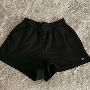 Alo Accolade Shorts (S)
